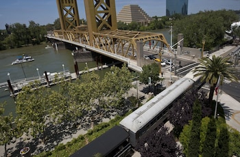 embassy suites by hilton sacramento riverfront promenade