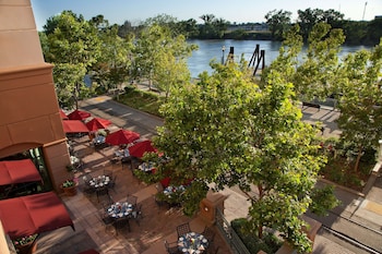 embassy suites by hilton sacramento riverfront promenade