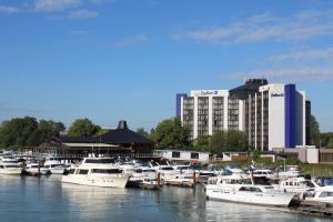radisson blu vancouver airport hotel and marina