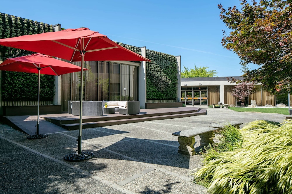 radisson blu vancouver airport hotel and marina