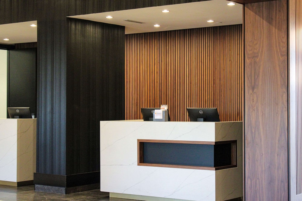 radisson blu vancouver airport hotel and marina
