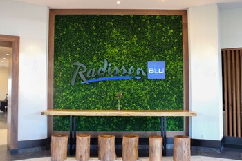 radisson blu vancouver airport hotel and marina