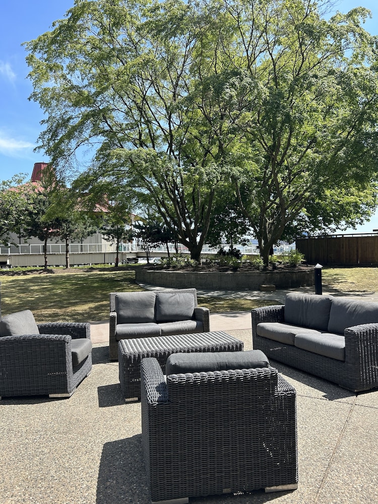 radisson blu vancouver airport hotel and marina