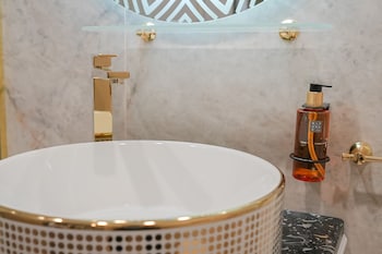 w regal boutiqueandspa