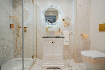 w regal boutiqueandspa