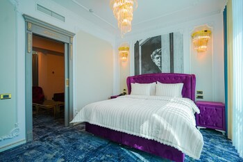 w regal boutiqueandspa