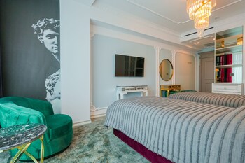 w regal boutiqueandspa