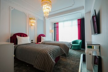 w regal boutiqueandspa