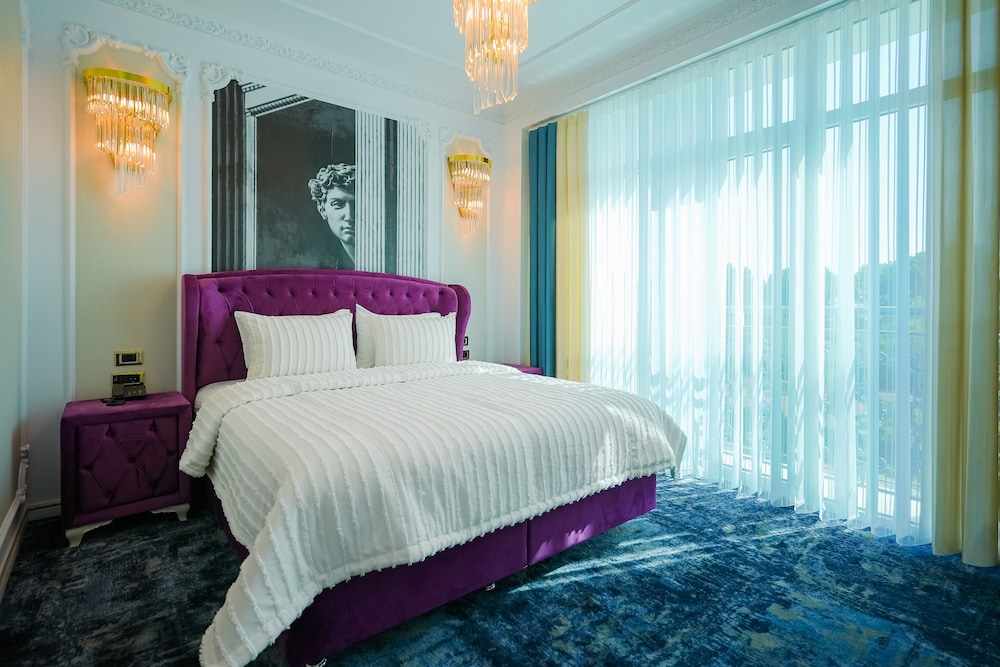 w regal boutiqueandspa