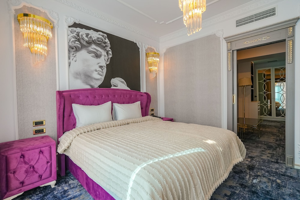 w regal boutiqueandspa