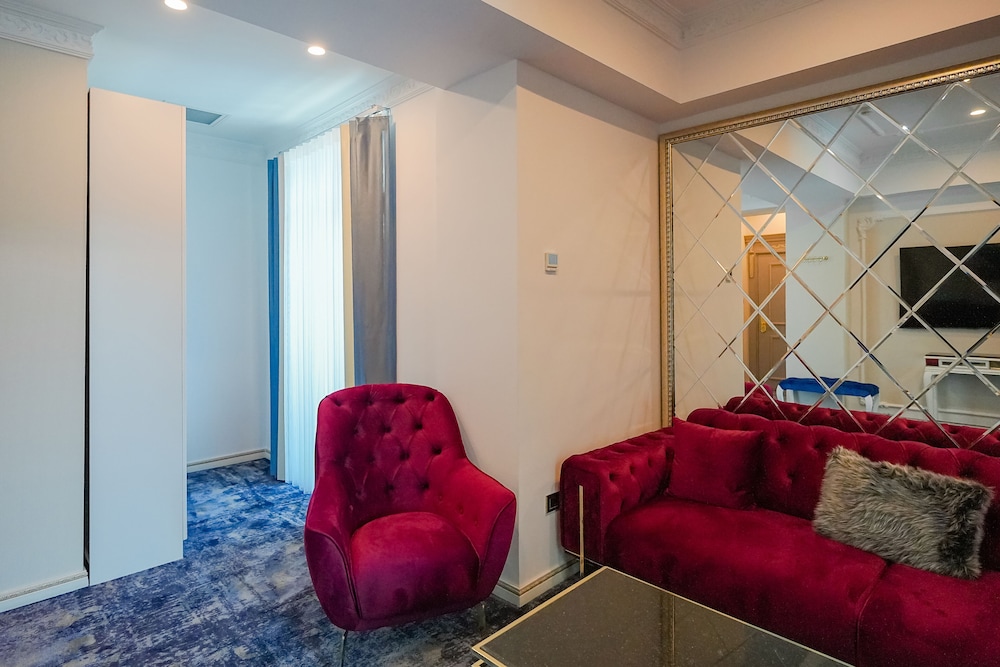 w regal boutiqueandspa
