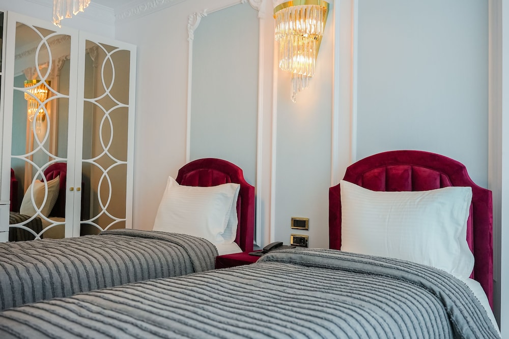 w regal boutiqueandspa