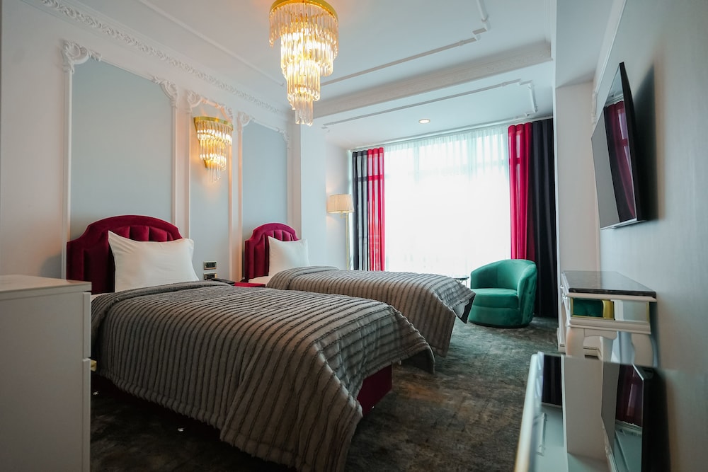 w regal boutiqueandspa