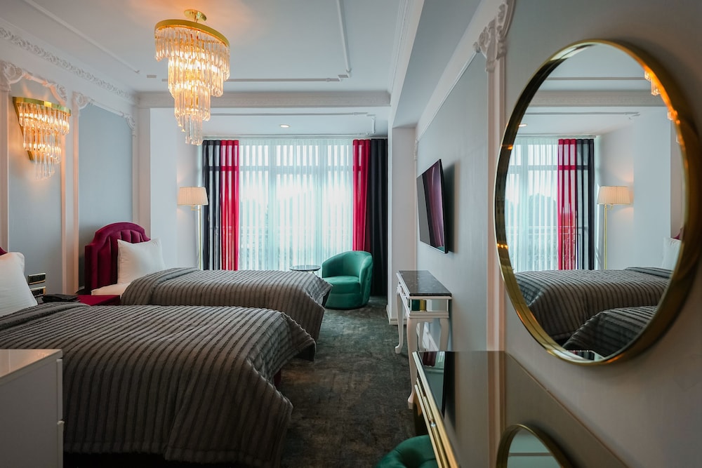 w regal boutiqueandspa