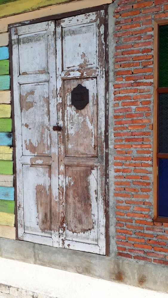 roomquest amphawa floating market 1