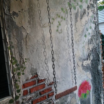 roomquest amphawa floating market 1