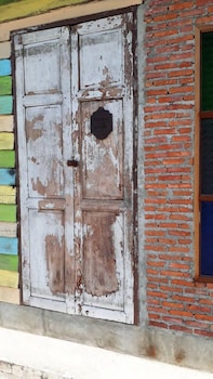 roomquest amphawa floating market 1