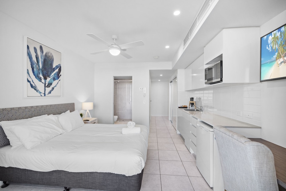 property vine north shore kawana and waterline