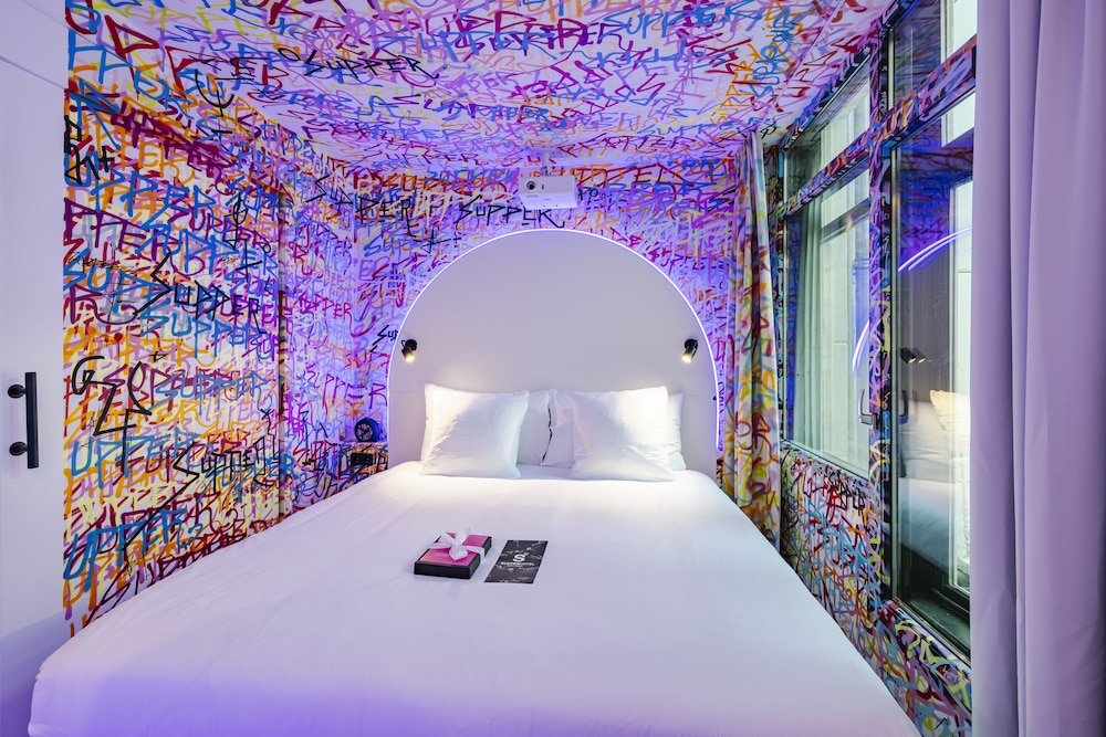 supper hotel