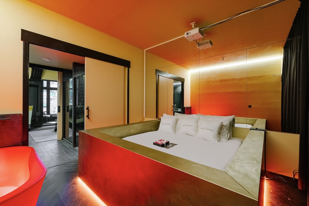 supper hotel