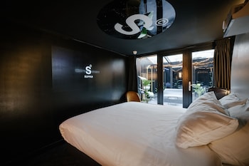 supper hotel