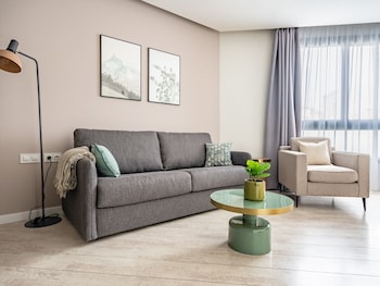 limehome barcelona rector triado