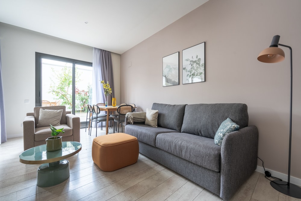 limehome barcelona rector triado