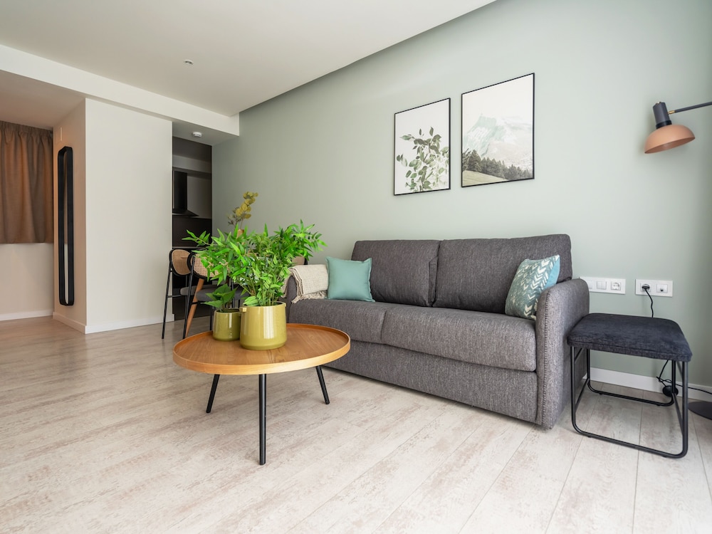 limehome barcelona rector triado