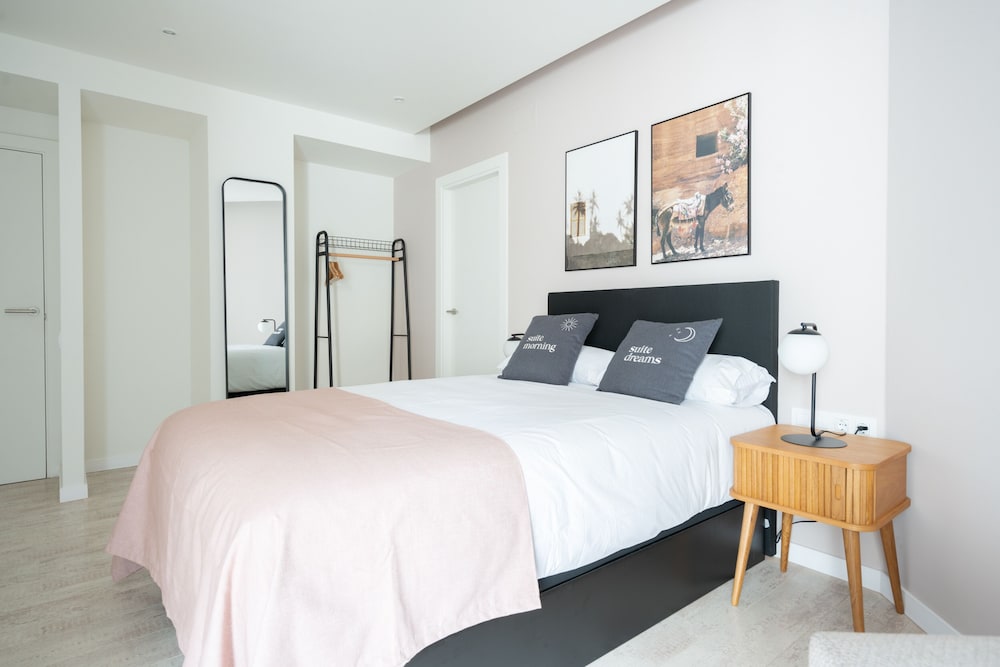 limehome barcelona rector triado