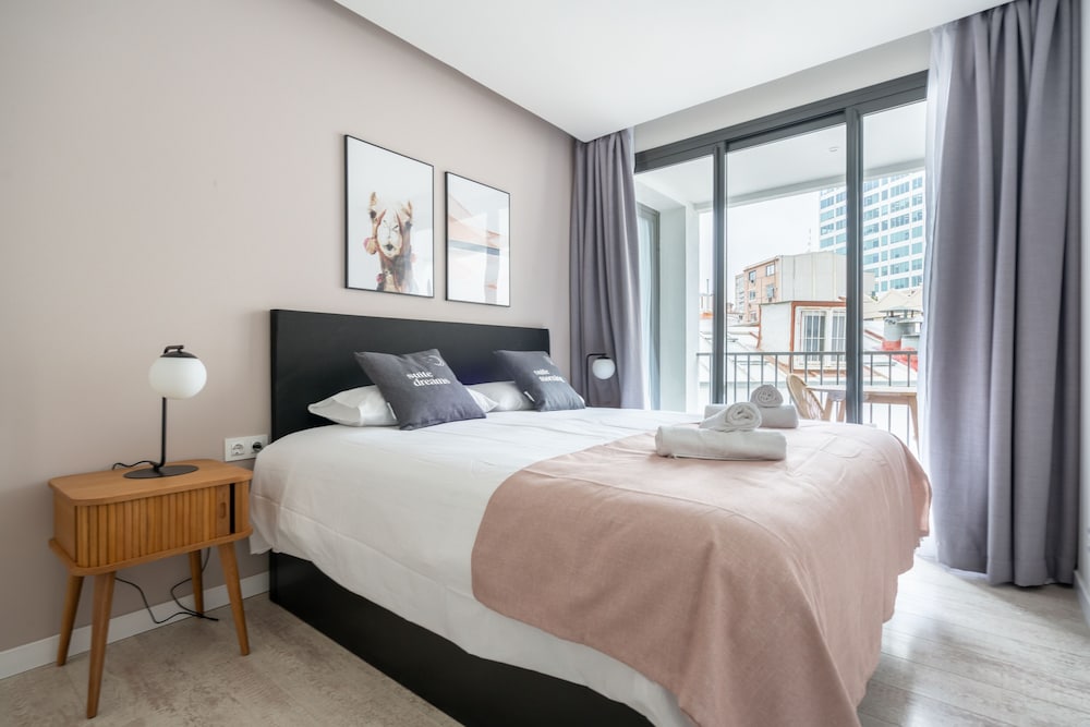 limehome barcelona rector triado