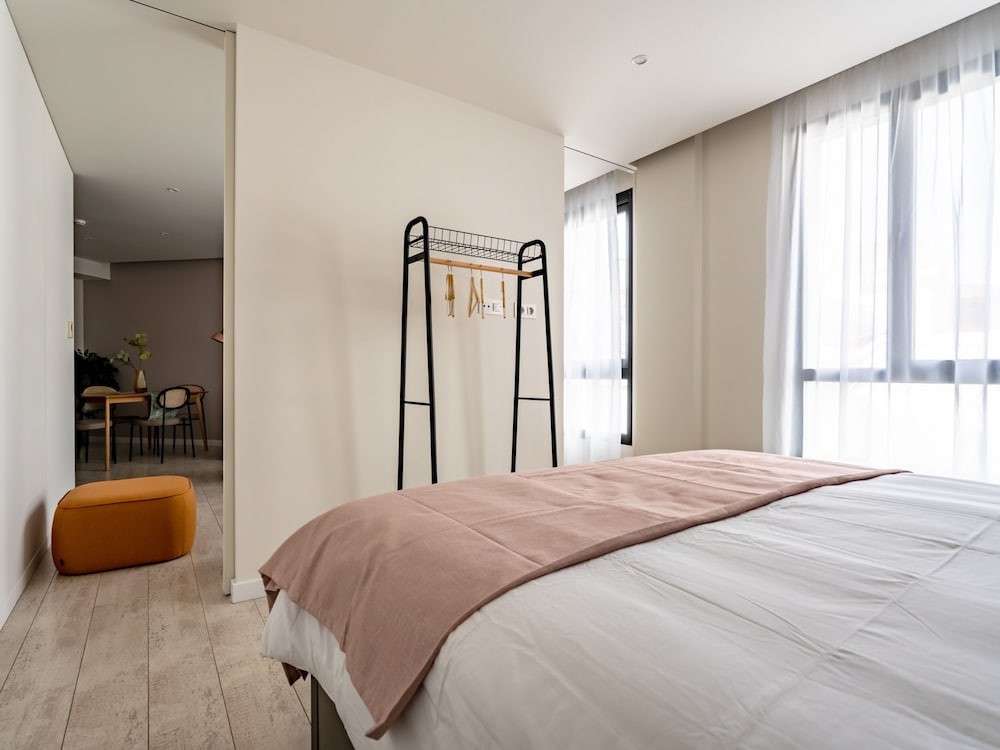 limehome barcelona rector triado