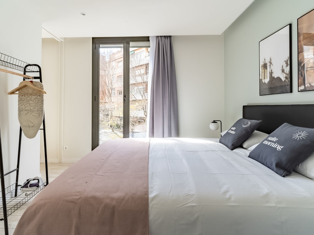 limehome barcelona rector triado