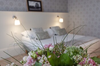 la maison blanche apparthotels climatises de charme chic and cosy centre ville
