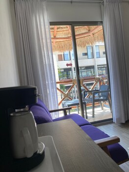 hotel pelecanus suites