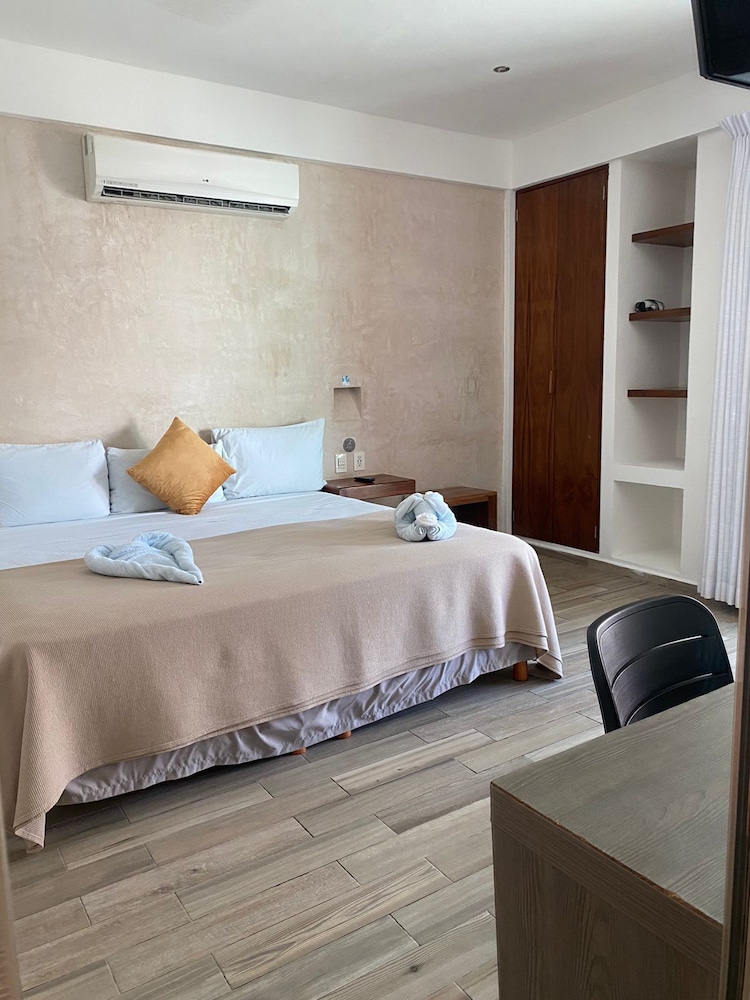 hotel pelecanus suites