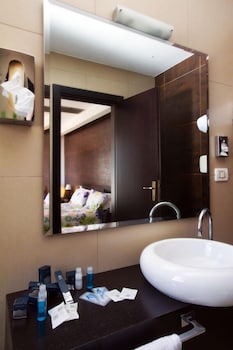 Mediterranea Hotel & Convention Center,Near Arechi Stadium,4 star