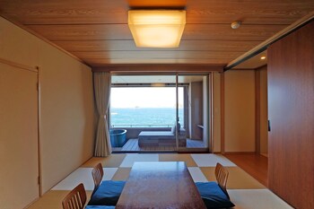 iki retreat by onko chishin