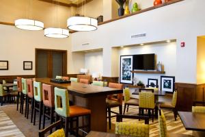 Hampton Inn & Suites Salinas,Pacific Grove>>Monterey,3 star