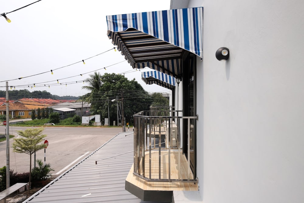 oyo 778 bmw 2 hotel