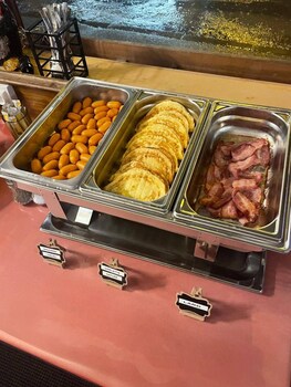 hotel terminus pizzeria pizza gogo