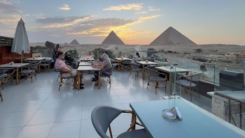 giza pyramids view inn