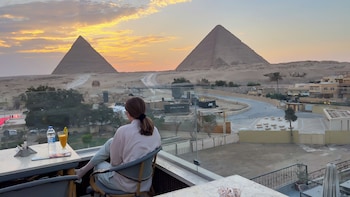 giza pyramids view inn