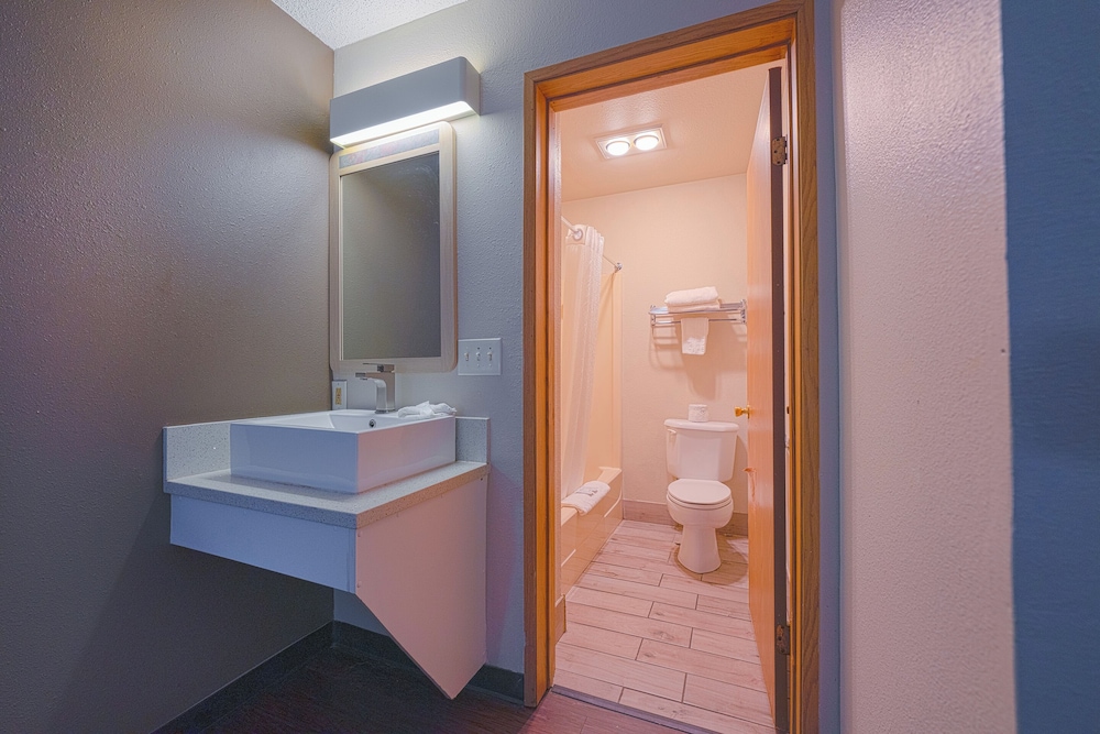 budget inn gladstone by oyo portland clackamas