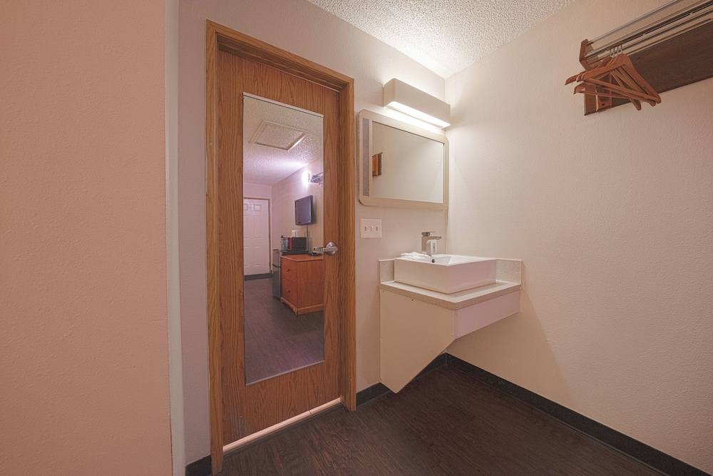 budget inn gladstone by oyo portland clackamas