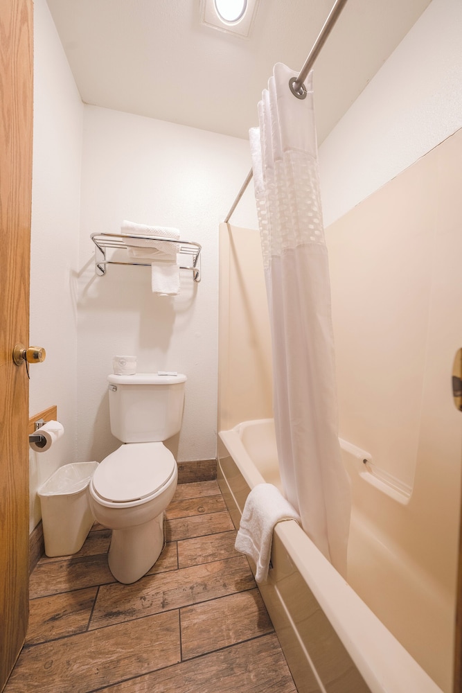 budget inn gladstone by oyo portland clackamas