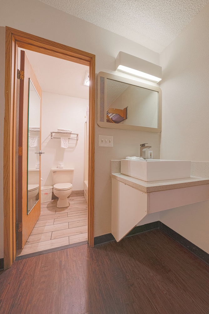 budget inn gladstone by oyo portland clackamas