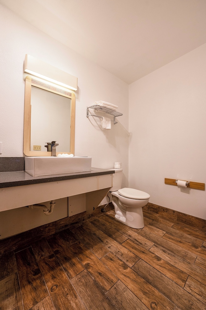 budget inn gladstone by oyo portland clackamas