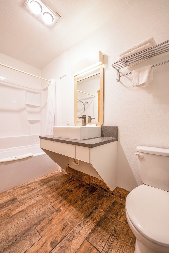 budget inn gladstone by oyo portland clackamas