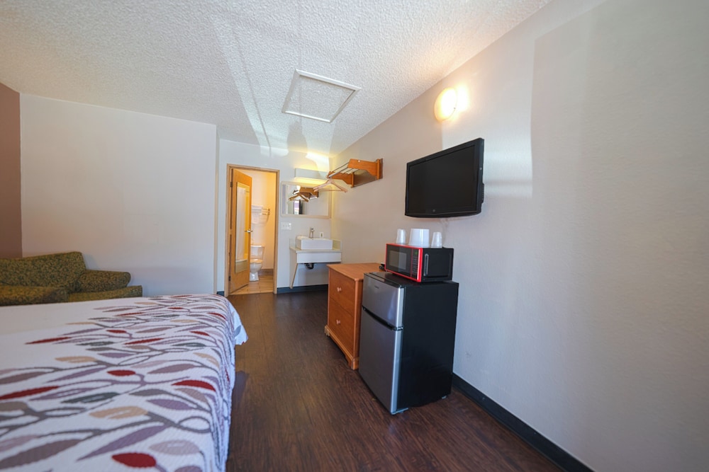 budget inn gladstone by oyo portland clackamas