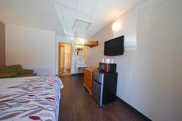 budget inn gladstone by oyo portland clackamas